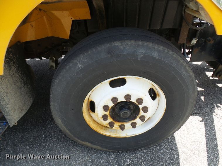 image for item DG5672 2005 International 7400  Crew Cab dump truck