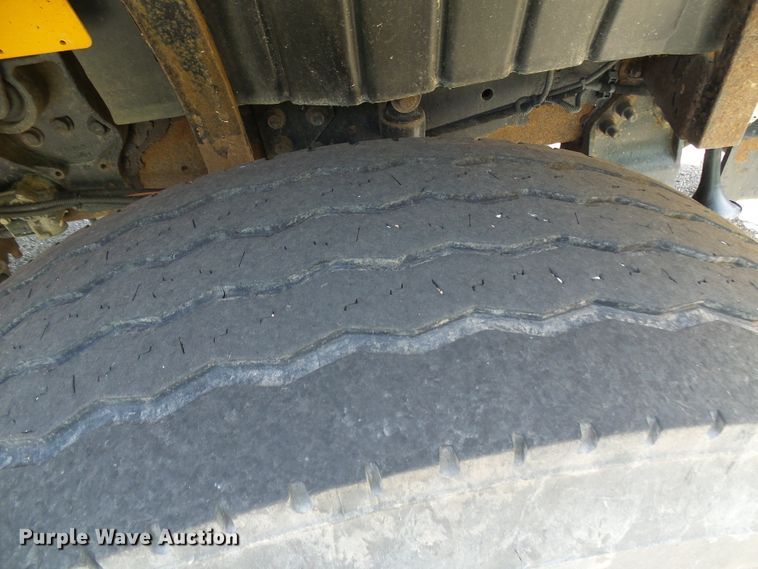 image for item DG5672 2005 International 7400  Crew Cab dump truck