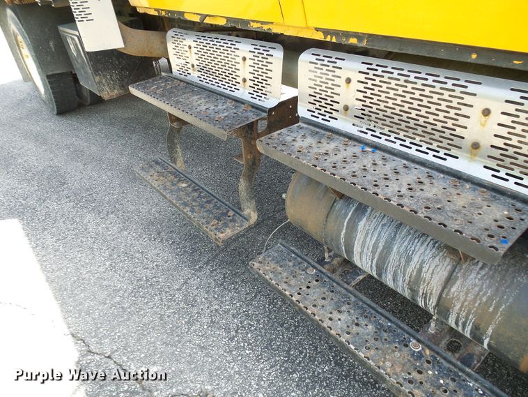 image for item DG5672 2005 International 7400  Crew Cab dump truck