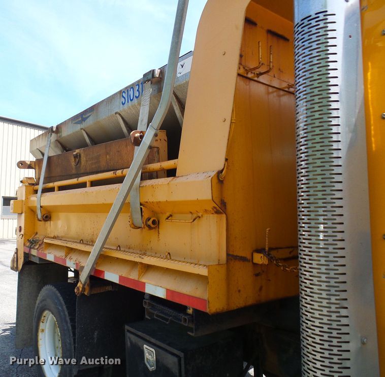 image for item DG5672 2005 International 7400  Crew Cab dump truck