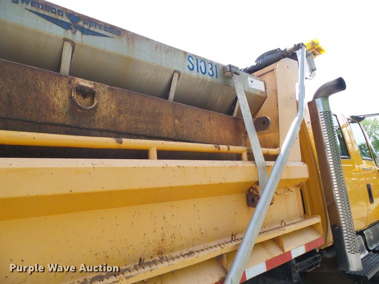 image for item DG5672 2005 International 7400  Crew Cab dump truck