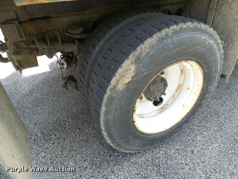 image for item DG5672 2005 International 7400  Crew Cab dump truck