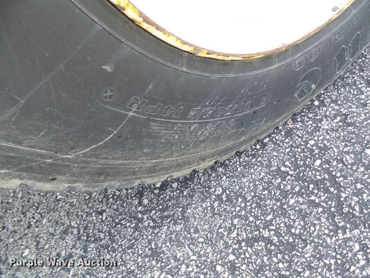 image for item DG5672 2005 International 7400  Crew Cab dump truck