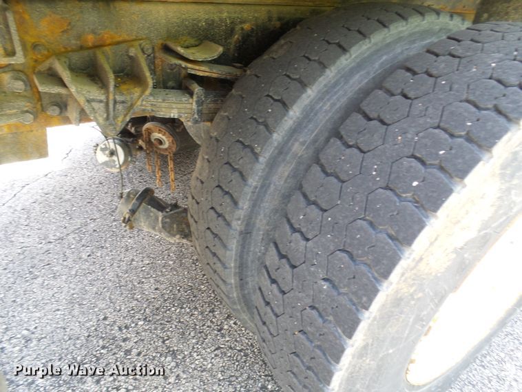 image for item DG5672 2005 International 7400  Crew Cab dump truck