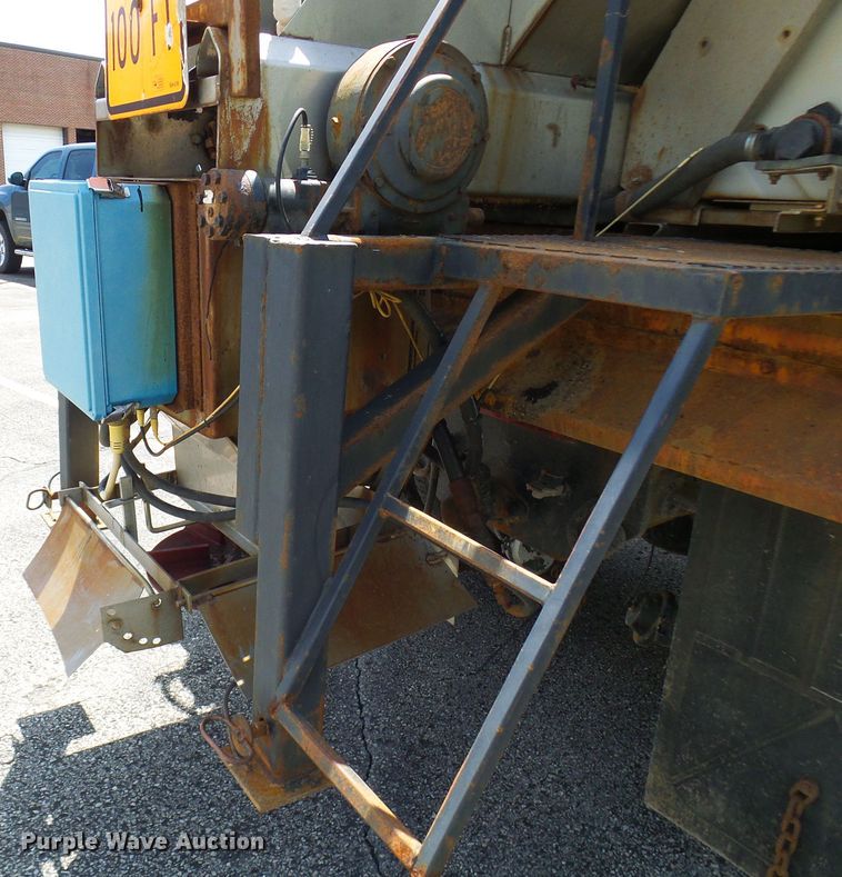 image for item DG5672 2005 International 7400  Crew Cab dump truck