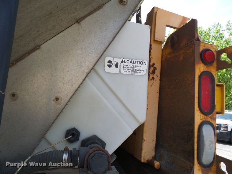 image for item DG5672 2005 International 7400  Crew Cab dump truck