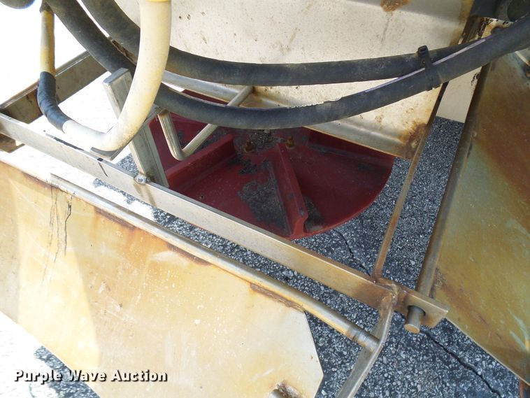 image for item DG5672 2005 International 7400  Crew Cab dump truck