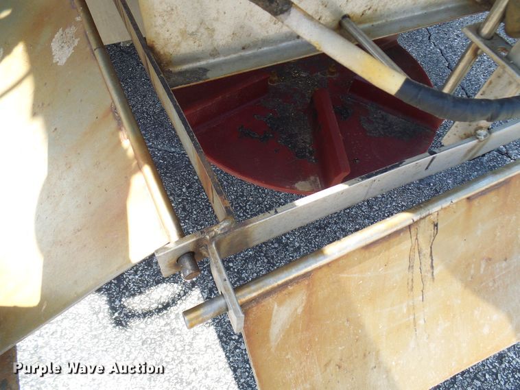 image for item DG5672 2005 International 7400  Crew Cab dump truck