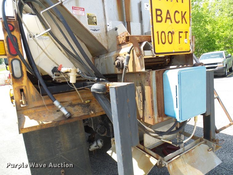 image for item DG5672 2005 International 7400  Crew Cab dump truck