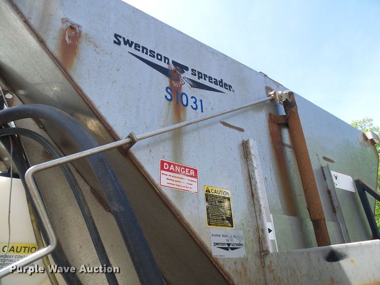 image for item DG5672 2005 International 7400  Crew Cab dump truck