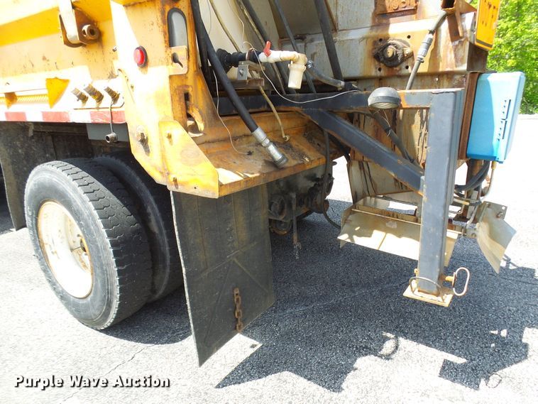 image for item DG5672 2005 International 7400  Crew Cab dump truck