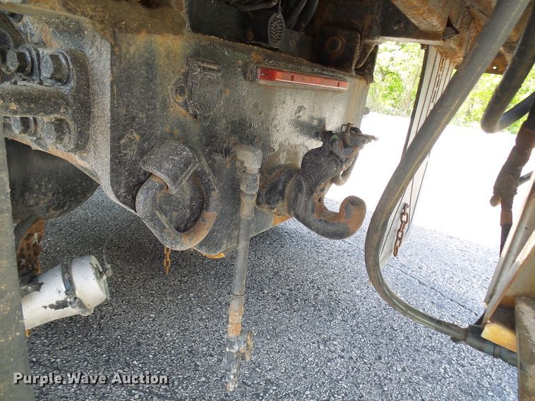 image for item DG5672 2005 International 7400  Crew Cab dump truck