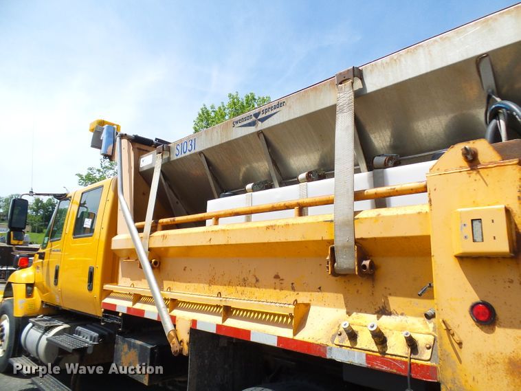 image for item DG5672 2005 International 7400  Crew Cab dump truck