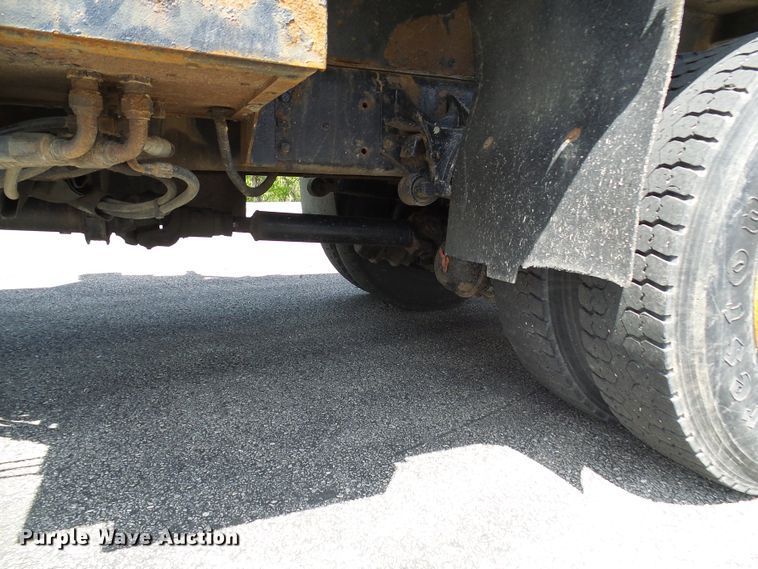 image for item DG5672 2005 International 7400  Crew Cab dump truck