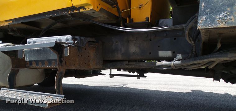 image for item DG5672 2005 International 7400  Crew Cab dump truck