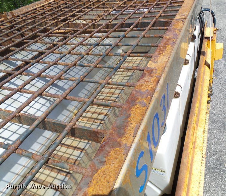 image for item DG5672 2005 International 7400  Crew Cab dump truck