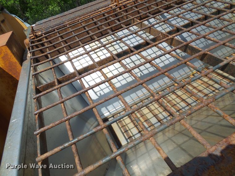 image for item DG5672 2005 International 7400  Crew Cab dump truck