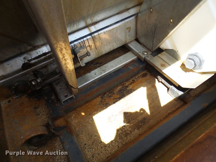 image for item DG5672 2005 International 7400  Crew Cab dump truck