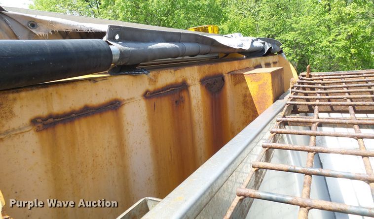 image for item DG5672 2005 International 7400  Crew Cab dump truck