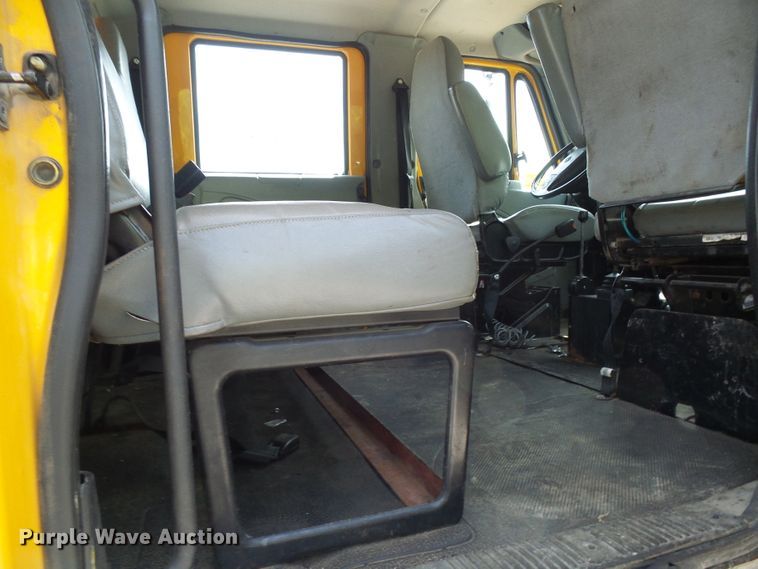 image for item DG5672 2005 International 7400  Crew Cab dump truck