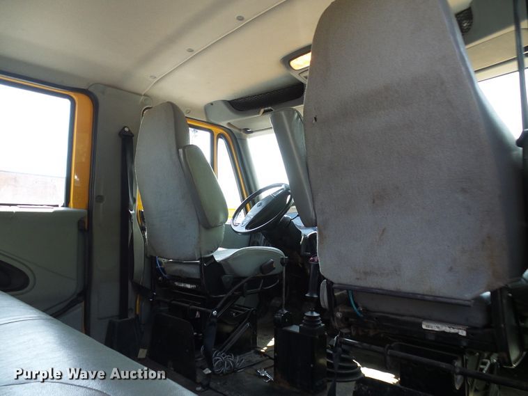 image for item DG5672 2005 International 7400  Crew Cab dump truck