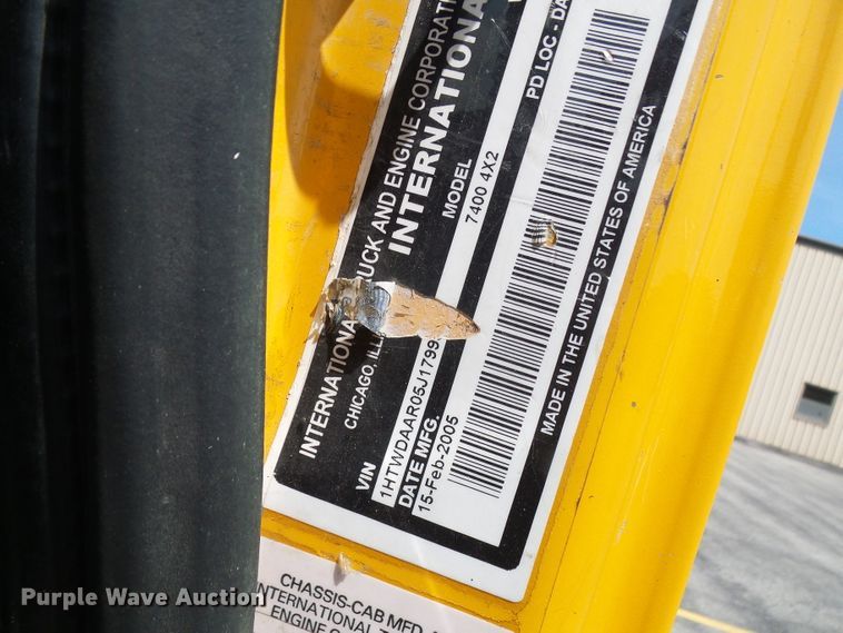 image for item DG5672 2005 International 7400  Crew Cab dump truck