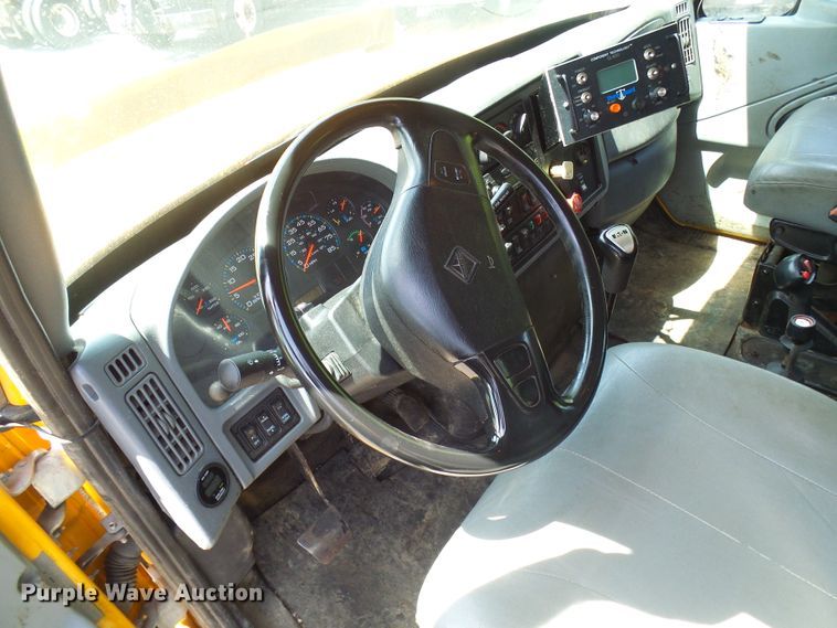 image for item DG5672 2005 International 7400  Crew Cab dump truck