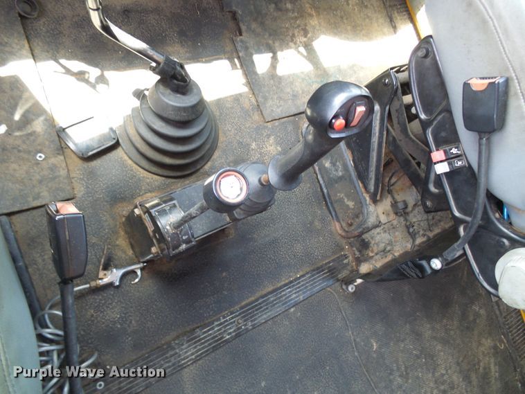 image for item DG5672 2005 International 7400  Crew Cab dump truck