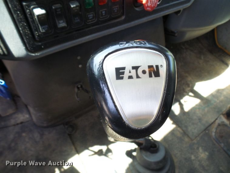 image for item DG5672 2005 International 7400  Crew Cab dump truck