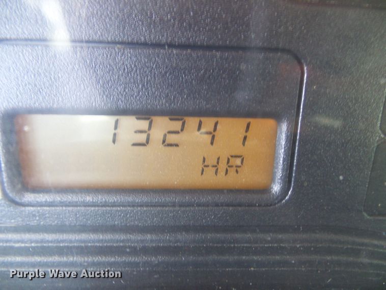 image for item DG5672 2005 International 7400  Crew Cab dump truck