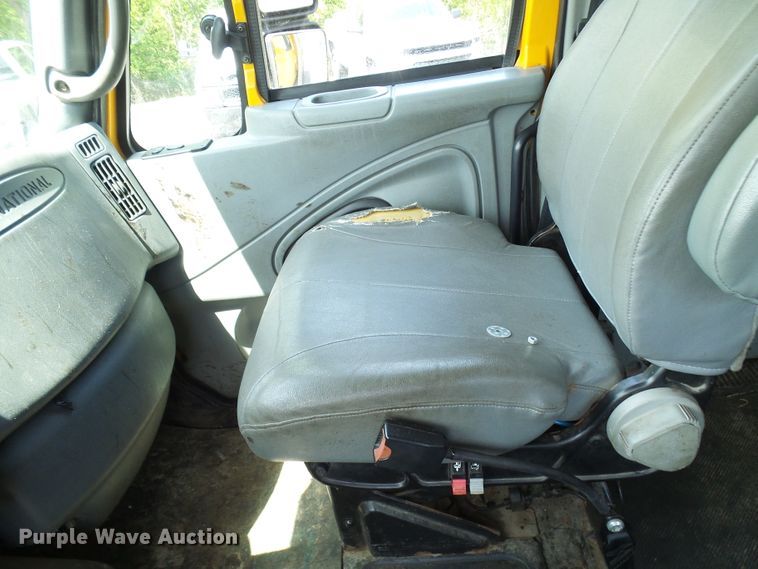 image for item DG5672 2005 International 7400  Crew Cab dump truck