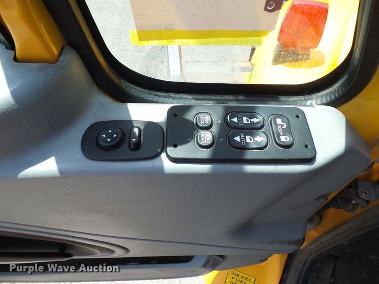 image for item DG5672 2005 International 7400  Crew Cab dump truck