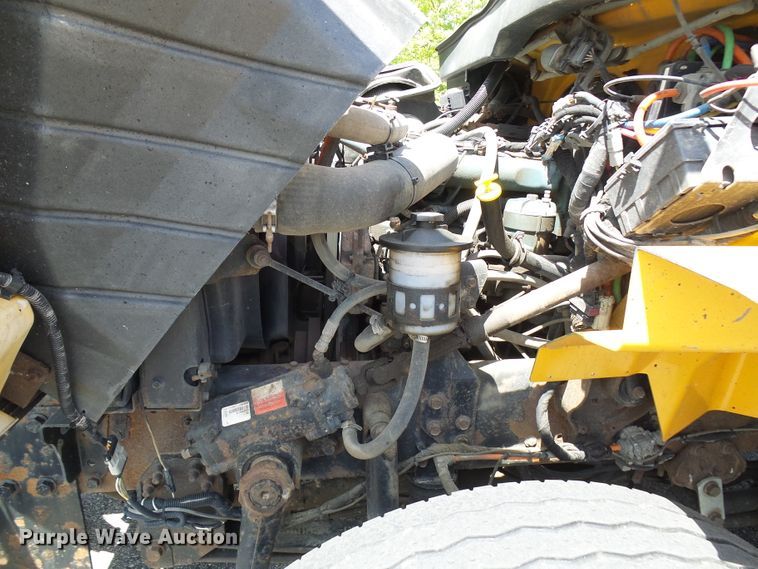 image for item DG5672 2005 International 7400  Crew Cab dump truck