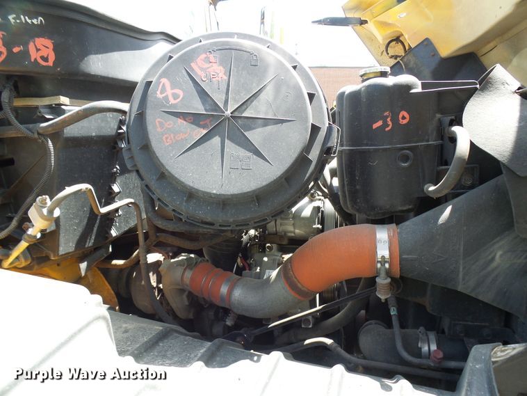 image for item DG5672 2005 International 7400  Crew Cab dump truck