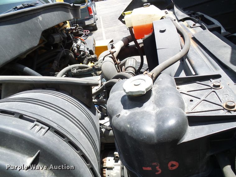 image for item DG5672 2005 International 7400  Crew Cab dump truck