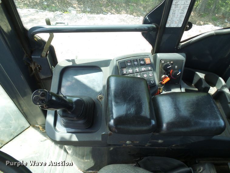 image for item DG5673 2006 John Deere 444J High Lift  wheel loader