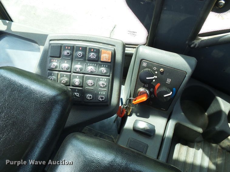 image for item DG5673 2006 John Deere 444J High Lift  wheel loader