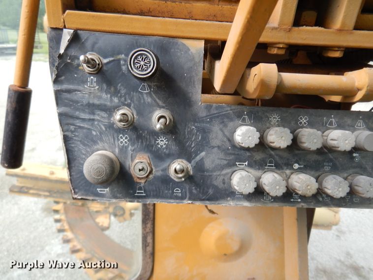 image for item DG6489 Champion 715A  rigid frame motor grader