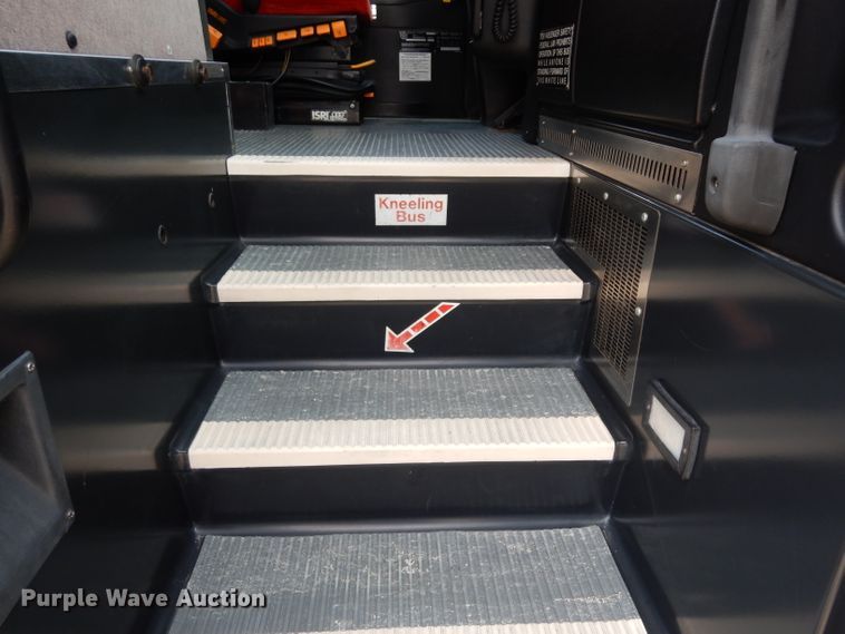 image for item DG6788 2003 Prevost LeMirage XL II  coach bus