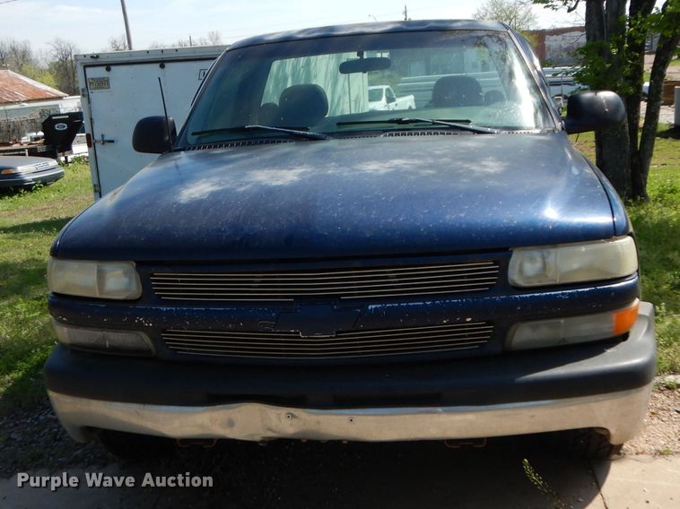 image for item DH2438 2000 Chevrolet Silverado 1500  pickup truck