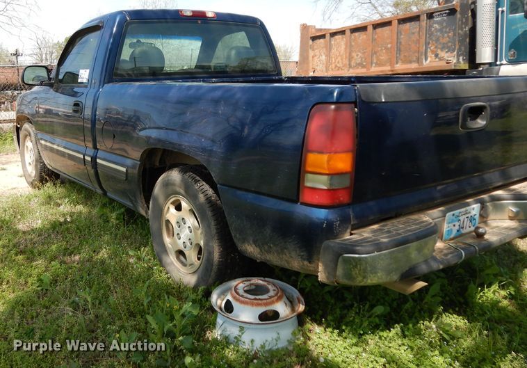 image for item DH2438 2000 Chevrolet Silverado 1500  pickup truck