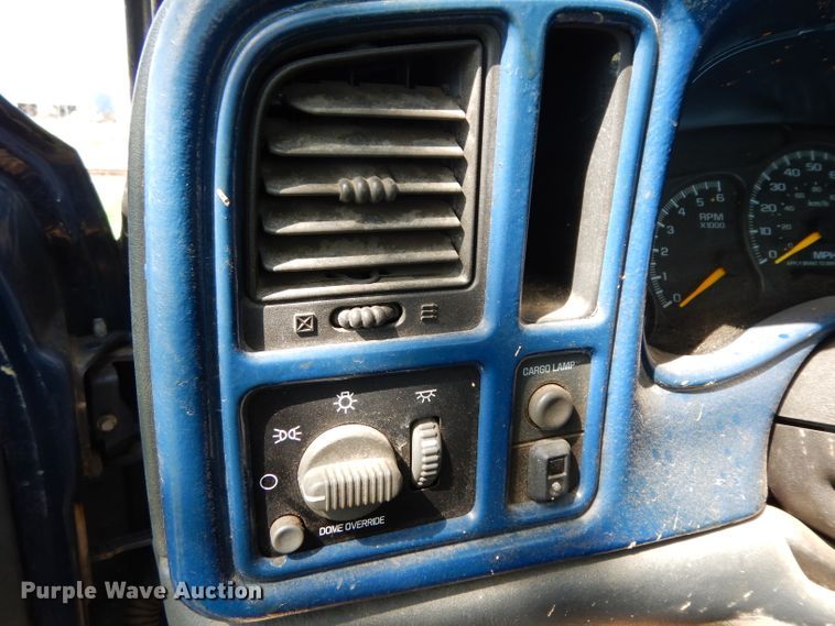 image for item DH2438 2000 Chevrolet Silverado 1500  pickup truck