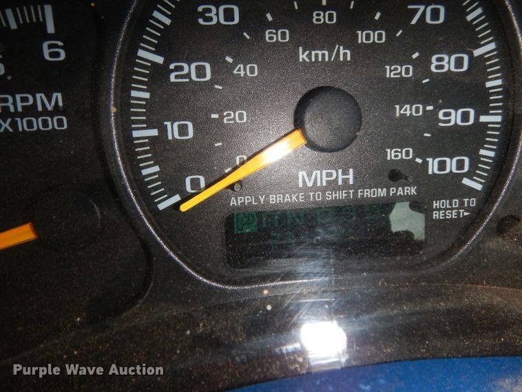 image for item DH2438 2000 Chevrolet Silverado 1500  pickup truck