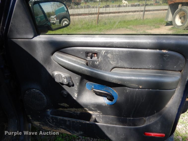 image for item DH2438 2000 Chevrolet Silverado 1500  pickup truck