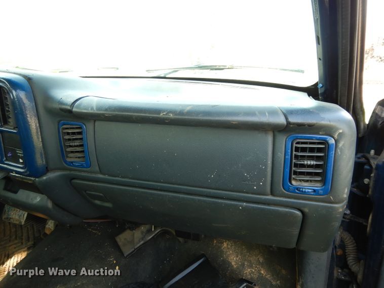 image for item DH2438 2000 Chevrolet Silverado 1500  pickup truck