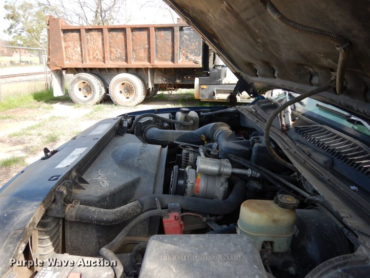 image for item DH2438 2000 Chevrolet Silverado 1500  pickup truck