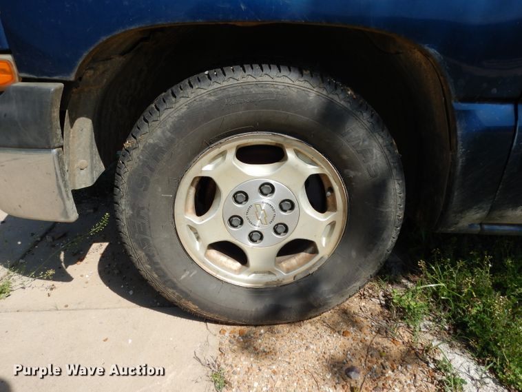 image for item DH2438 2000 Chevrolet Silverado 1500  pickup truck