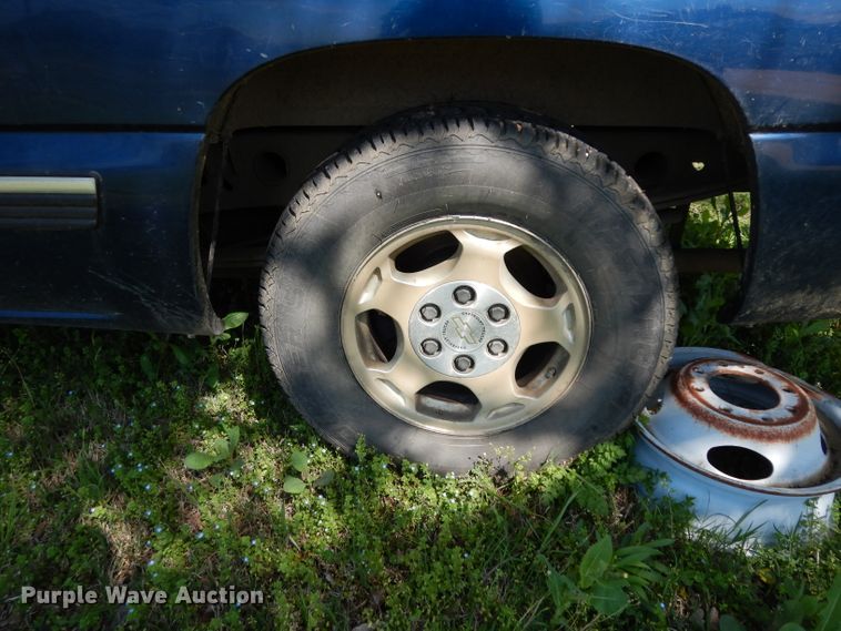 image for item DH2438 2000 Chevrolet Silverado 1500  pickup truck