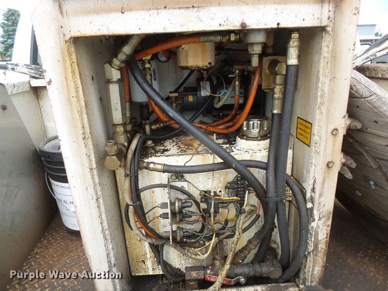 image for item DH4934 1995 Ford F450 Super Duty  bucket truck