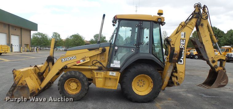 image for item DH7923 2005 John Deere 310SG  backhoe